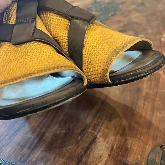 Unity in Diversity Silene sandal, size 5.5! - Picture 6 of 8